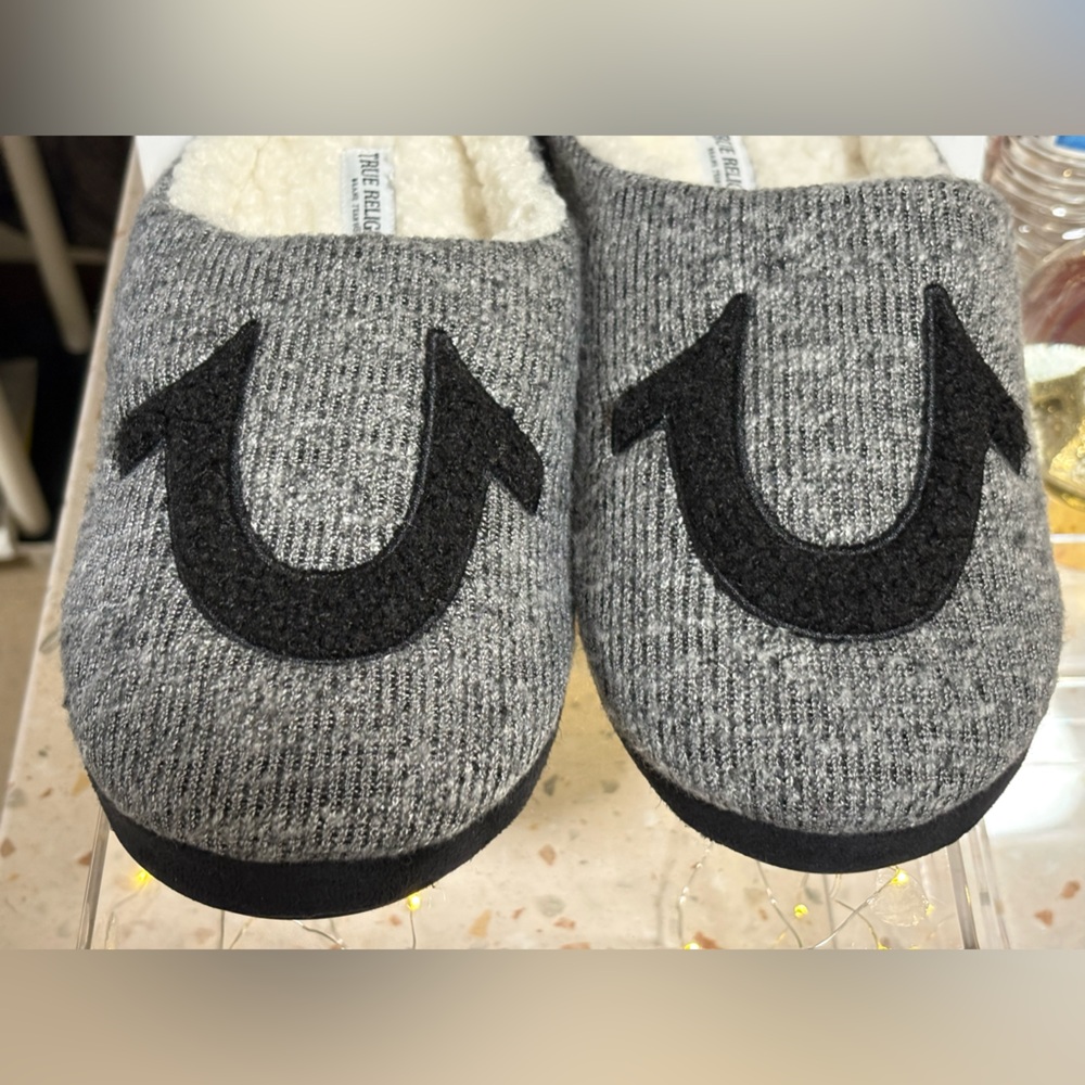 NEW True Religion Mens Slippers, Medium 9/10 Gray w/Black Logo - Picture 9 of 14